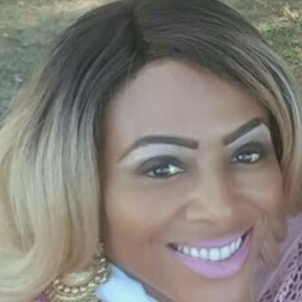 Meet your Posher, Latara